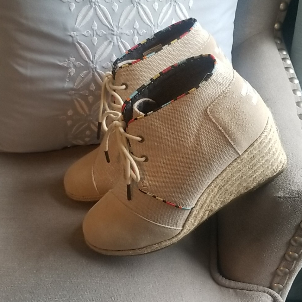 TOMS Burlap Suede Desert Wedge Bootie - Picture 3 of 7